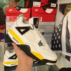 Jordan 4 “tour yellow”